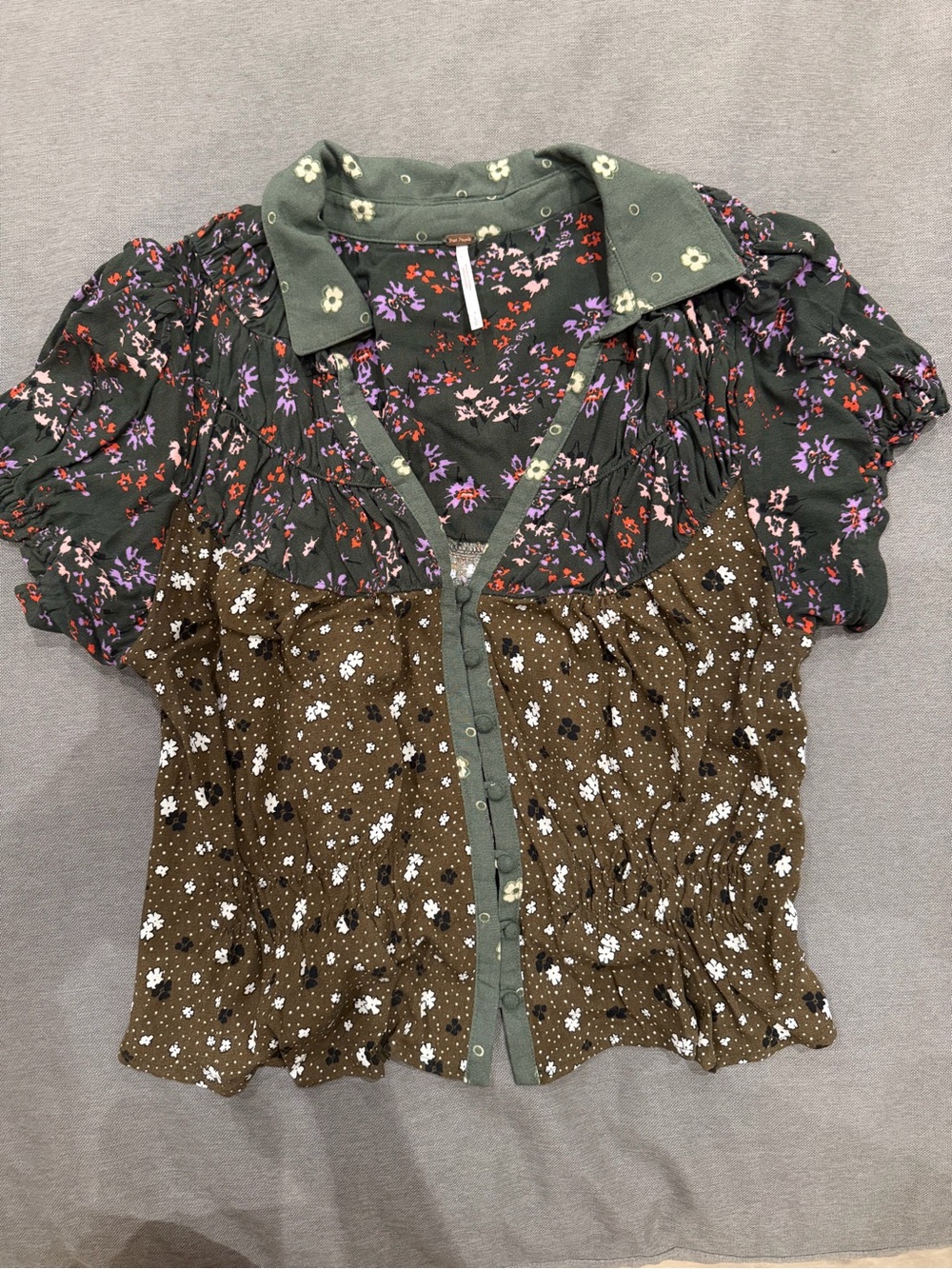 FREE PEOPLE-Mixed Floral Puff-Sleeve Button Front Top in Olive and Brown